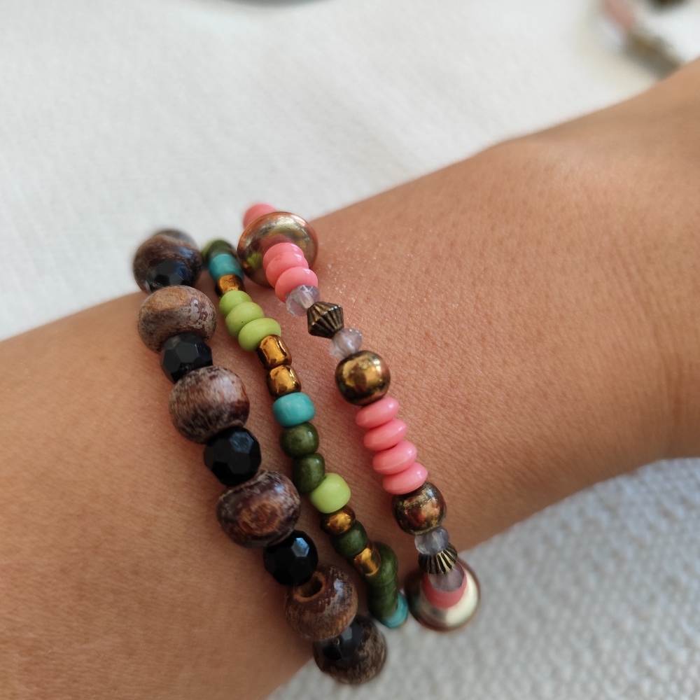 3/$30💜Set of 3 stackable bracelets - Picture 8 of 8